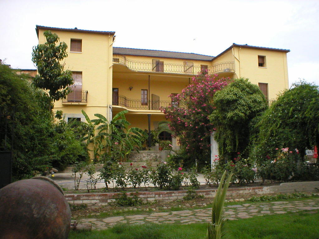 Hostal La Colonial Madrigal de la Vera Exterior photo
