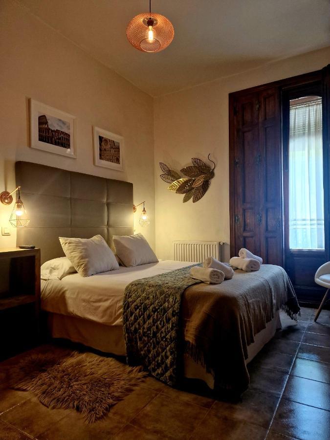 Hostal La Colonial Madrigal de la Vera Room photo